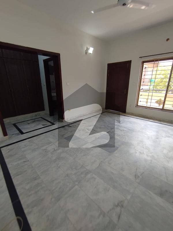 GROUND PORTION AVAILABLE FOR RENT IN E11 GROUND PORTION AVAILABLE FOR RENT IN E11
