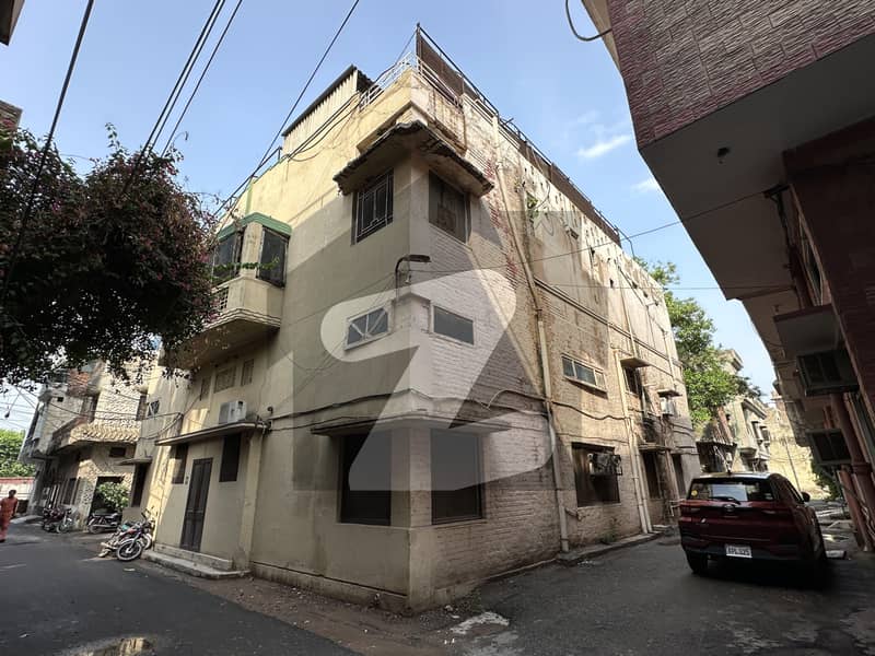 ایل ڈی اے کالونی ملتان روڈ,لاہور میں 19 مرلہ عمارت 9.5 کروڑ میں برائے فروخت۔ ایل ڈی اے کالونی ملتان روڈ,لاہور میں 19 مرلہ عمارت 9.5 کروڑ میں برائے فروخت۔