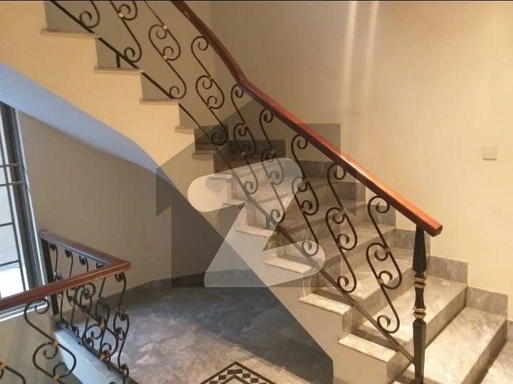 F 8 good condition house for sale F 8 good condition house for sale
