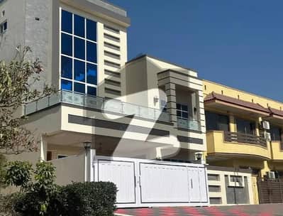 جی ۔ 13 اسلام آباد میں 7 کمروں کا 10 مرلہ مکان 9.3 کروڑ میں برائے فروخت۔