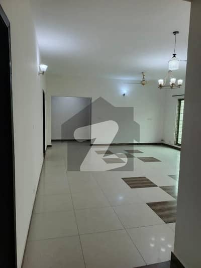 10 Marla 3 Bedrooms Flat For Sale In Askari 11 Lahore