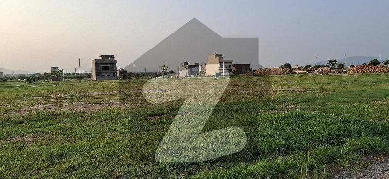 8 marla plot near markaz