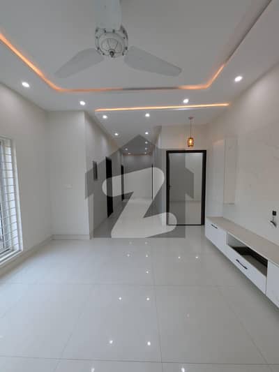 10 Marla Very Beautiful House Urgent For Sale in Canal Garden Lahore