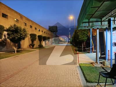 الرحمان گارڈن فیز 2 الرحمان گارڈن,لاہور میں 6 کمروں کا 4 کنال عمارت 7.5 لاکھ میں کرایہ پر دستیاب ہے۔