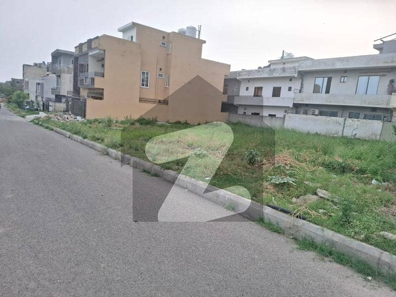 Plot For Sale in Jinnah Garden Phase 01 With Extra Land Plot For Sale in Jinnah Garden Phase 01 With Extra Land