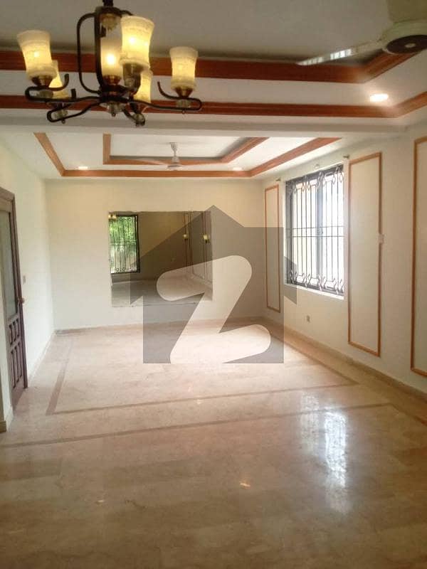 12.8 MARLA HOUSE(40X80) AVALIABLE FOR SALE I-8/3 12.8 MARLA HOUSE(40X80) AVALIABLE FOR SALE I-8/3