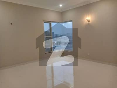ڈی ایچ اے فیز 8 ڈی ایچ اے ڈیفینس,کراچی میں 3 کمروں کا 1 کنال زیریں پورشن 3.5 لاکھ میں کرایہ پر دستیاب ہے۔