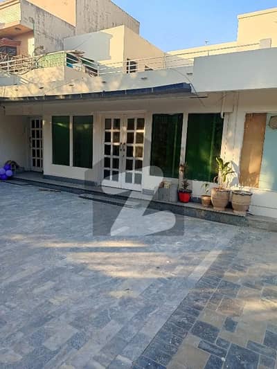 Gulberg Near MM Alam 48 Marla Old House Is Available For Sale.