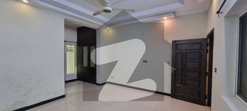 F-11 Full VIP Ideal House All Facilities Available F-11 Full VIP Ideal House All Facilities Available