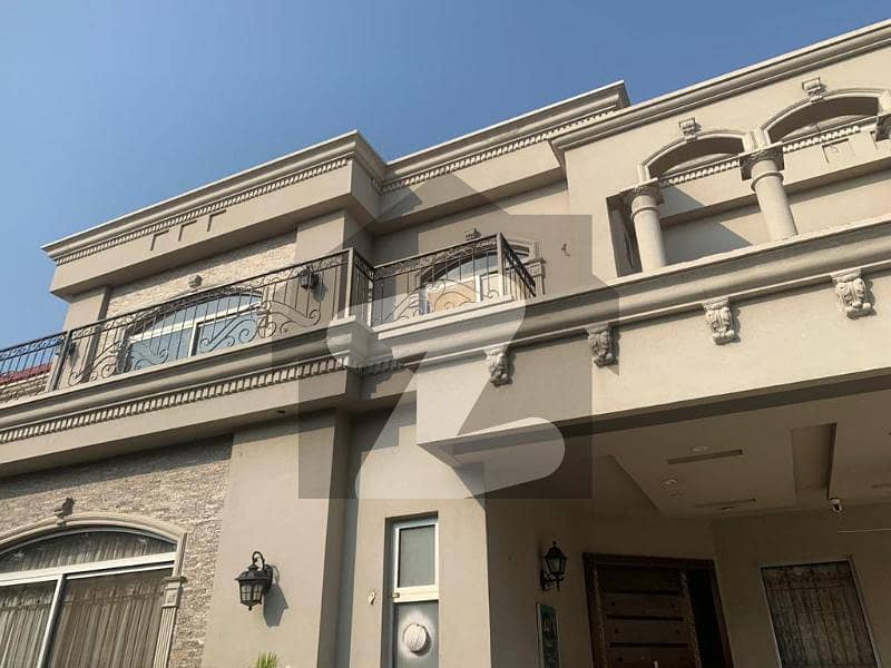 8 MARLA HOUSE FOR RENT TOP LOCATION