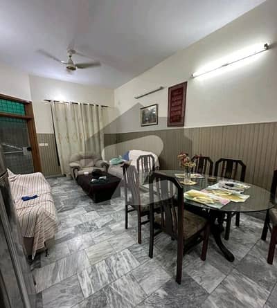 سبزہ زار سکیم لاہور میں 5 کمروں کا 10 مرلہ مکان 4.05 کروڑ میں برائے فروخت۔