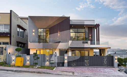 666 Square Yards House For Sale In F-7/4 Islamabad