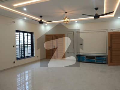 ایف ۔ 10 اسلام آباد میں 5 کمروں کا 1 کنال مکان 5.25 لاکھ میں کرایہ پر دستیاب ہے۔