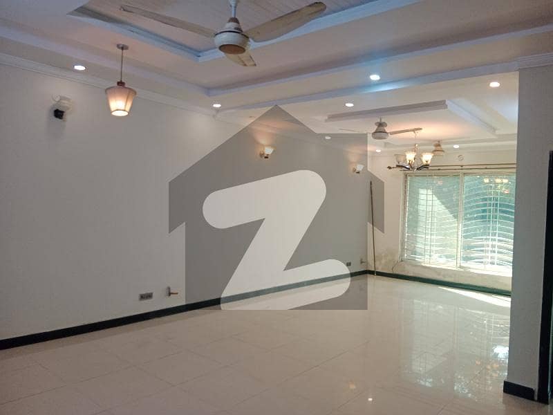 Beautiful Full House Avalible For Rent In F-11 Beautiful Full House Avalible For Rent In F-11