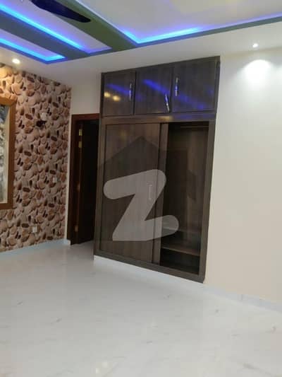 PRIME LOCATION LUSH CONDITION UPPER PORTION AVAIL FOR RENT