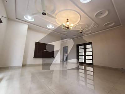 GOOD CONDITION UPPER PORTION AVAILABLE FOR RENT