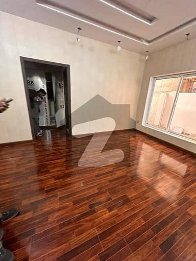 1 KANAL 3 BEDS LOWER