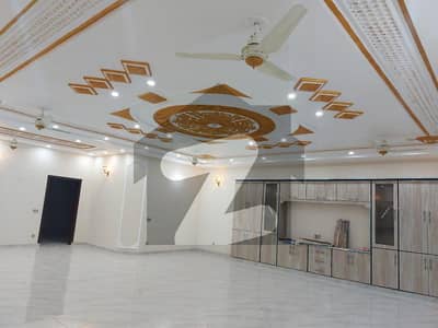 1 KANAL JUST NEW 3 BEDS + DD TVL KITCHEN GERAG TILE FLOORING FOR DETAIL CAL PLZ