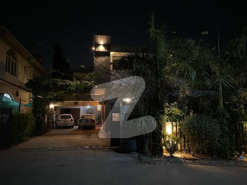 Elegant Upper Portion For Rent Elegant Upper Portion For Rent