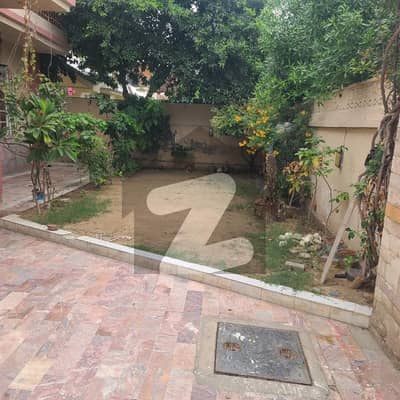 ڈی ایچ اے فیز 4 ڈی ایچ اے ڈیفینس,کراچی میں 6 کمروں کا 1 کنال مکان 8.6 کروڑ میں برائے فروخت۔