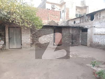 اعوان ٹاؤن لاہور میں 4 کنال گودام 3.0 لاکھ میں کرایہ پر دستیاب ہے۔