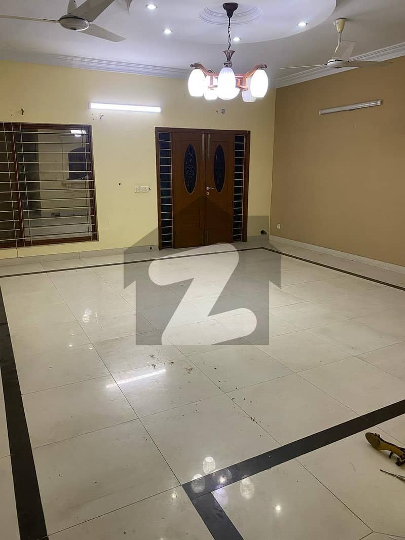 600 Sqyd 2 Unit Bungalow For Rent