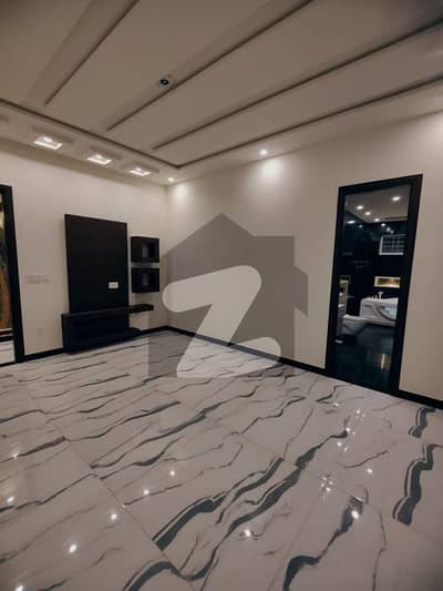 10 MARLA BRAND NEW 5 BEDS DOUBLE DD TVL KITCHEN + SERVANT ROOM MORE