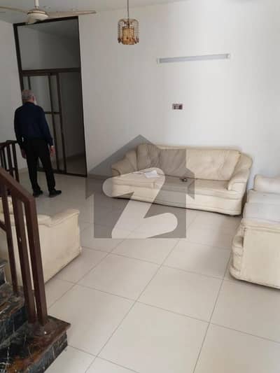 2500 sq ft ground floor office available for rent.  main sirajudola road Delhi merchhentlle society.