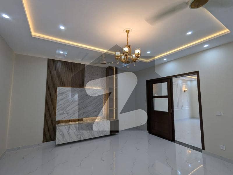 5 MARLA HOUSE FOR RENT