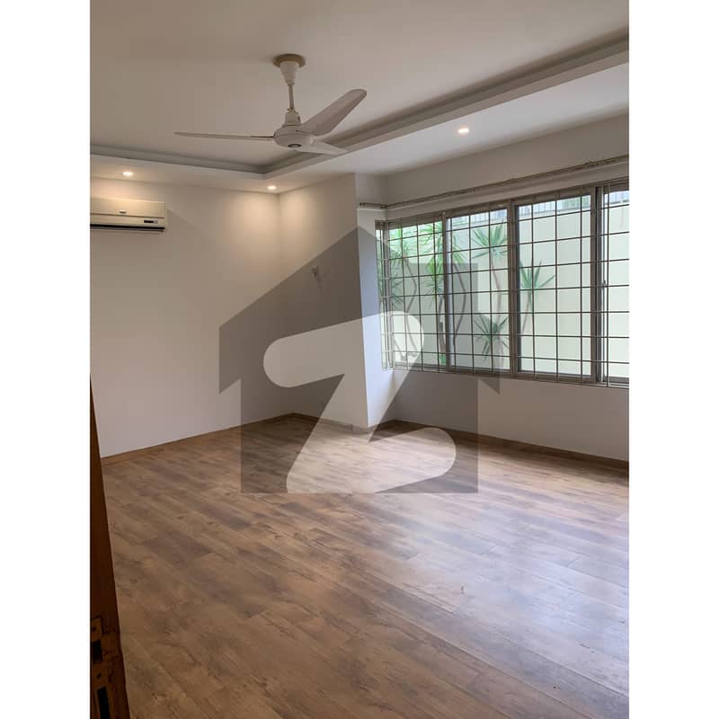 House For Sale In F6 House For Sale In F6