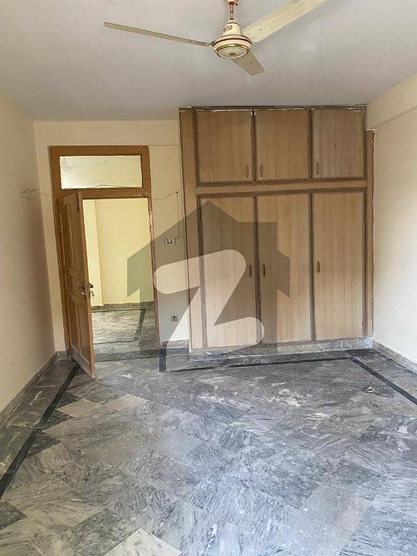 Flat Available For Rent In Prime Location Flat Available For Rent In Prime Location
