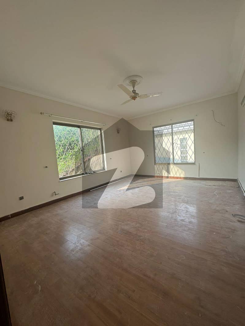 ایف ۔ 10 اسلام آباد میں 8 کمروں کا 2 کنال مکان 33.0 کروڑ میں برائے فروخت۔