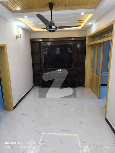 جی ۔ 10 اسلام آباد میں 5 کمروں کا 8 مرلہ مکان 2.4 لاکھ میں کرایہ پر دستیاب ہے۔
