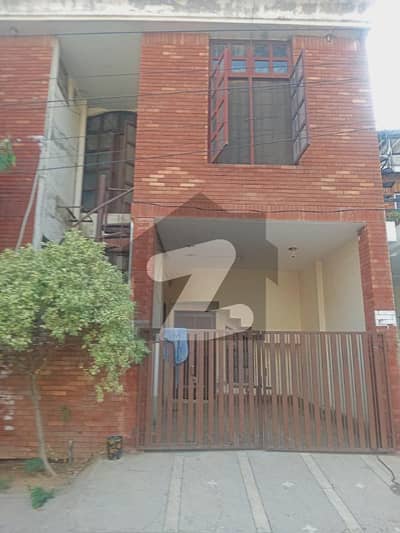 5 Marla OLD house canall road j blok available for sale. 5 Marla OLD house canall road j blok available for sale.