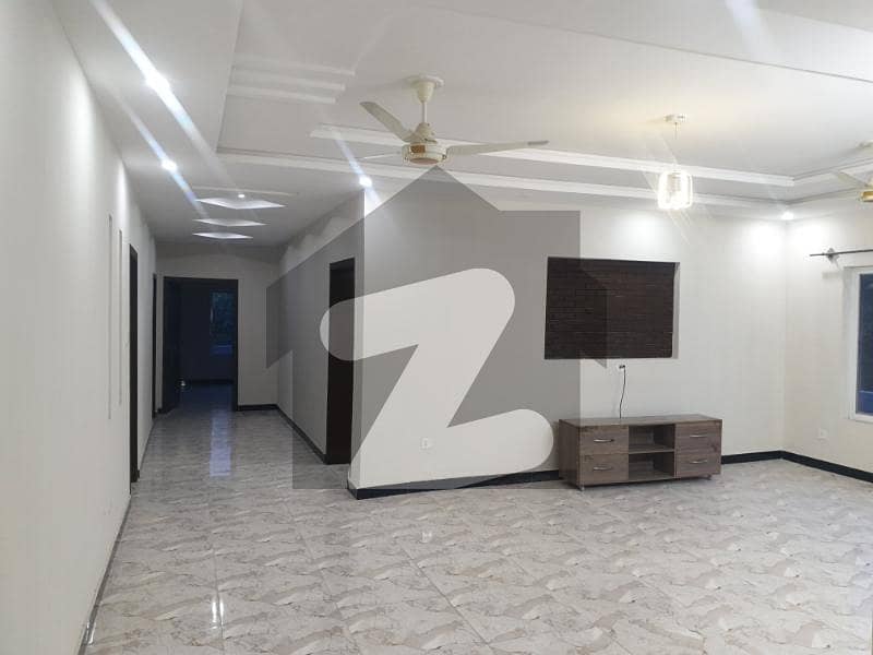 1 Kanal Beautiful Double Story House Available For Rent