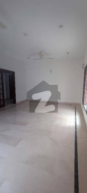Dha PHAse 8, 500 Yards 3 Bedrooms Upper Portion For Rent