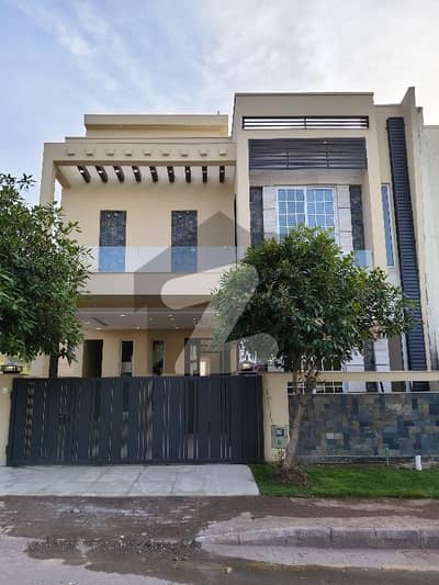 بحریہ انکلیو - سیکٹر این بحریہ انکلیو,بحریہ ٹاؤن,اسلام آباد میں 5 کمروں کا 8 مرلہ مکان 3.7 کروڑ میں برائے فروخت۔