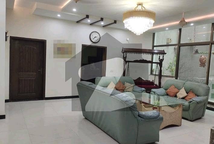 Highly-Coveted 1 Kanal House Is Available In Sultan Town For Rent Highly-Coveted 1 Kanal House Is Available In Sultan Town For Rent