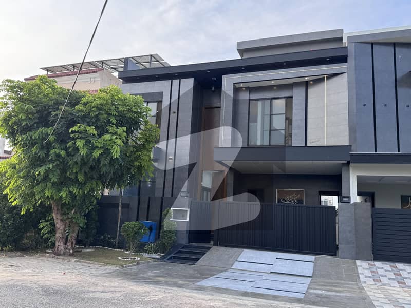 100% Original Pics - 9 Marla Luxury Modern Design House Available For Sale In Banker Society Near To DHA Phase 7 100% Original Pics - 9 Marla Luxury Modern Design House Available For Sale In Banker Society Near To DHA Phase 7