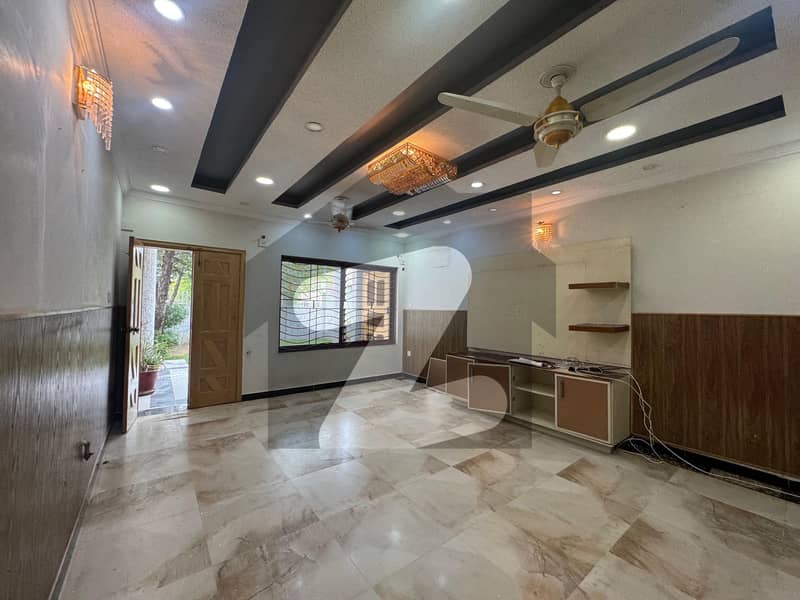 F-10 Double Story House 6 Bedroom For Rent