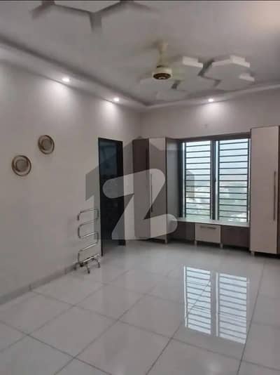 ڈی ایچ اے فیز 1 ڈی ایچ اے ڈیفینس,کراچی میں 6 کمروں کا 1 کنال مکان 7.5 لاکھ میں کرایہ پر دستیاب ہے۔