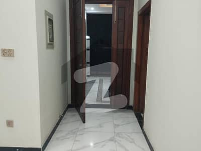 ٹاپ سٹی 1 اسلام آباد میں 5 کمروں کا 10 مرلہ مکان 1.2 لاکھ میں کرایہ پر دستیاب ہے۔