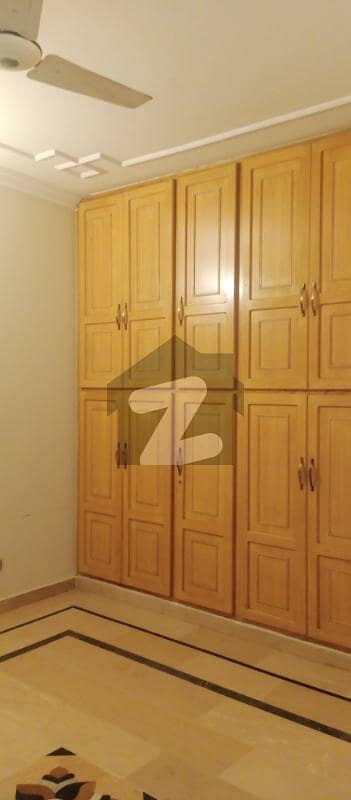 ای ۔ 11 اسلام آباد میں 3 کمروں کا 10 مرلہ بالائی پورشن 1.0 لاکھ میں کرایہ پر دستیاب ہے۔