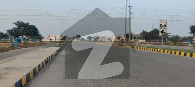 5 Marla Ideal Location Commercial Plot Surrounded By Banks And Restaurants For Sale