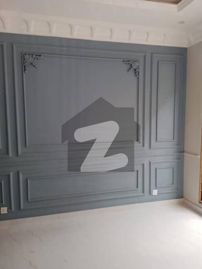 10 Marla Floor Available For Rent On Main Maulana Shoukat Ali Road