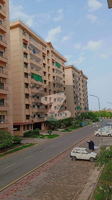 Spacious 10 Marla 3-Bedroom Apartment For Rent In Askari 10 Sector F, Lahore Spacious 10 Marla 3-Bedroom Apartment For Rent In Askari 10 Sector F, Lahore