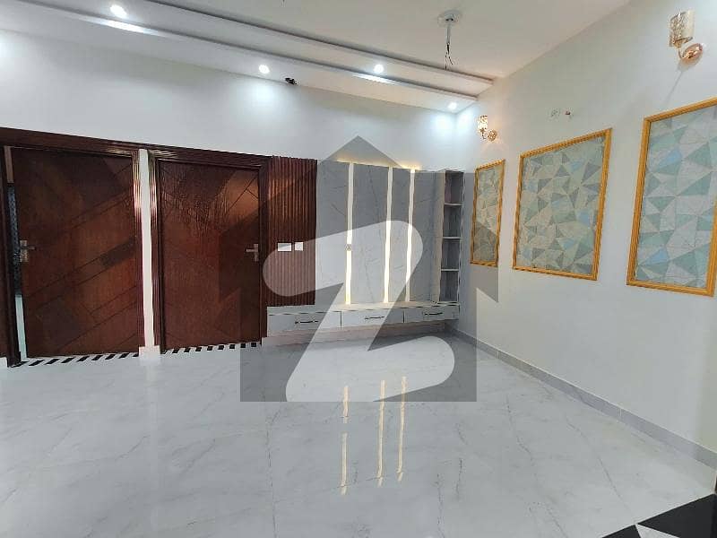 1 KANAL FIRST FLOOR HOT LOCATION SEPRATE GATE 1 KANAL FIRST FLOOR HOT LOCATION SEPRATE GATE
