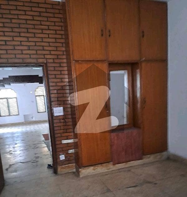 House For Sale In Allama Iqbal Town - College Block