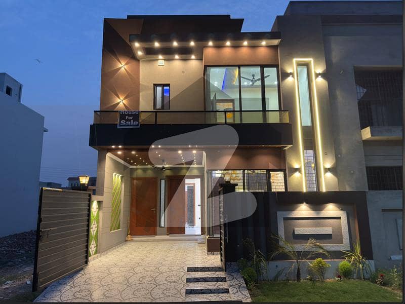 5 Marla Brand New House In A1 Block Central Park
