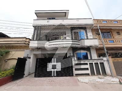 A Spacious Prime Location 6 Marla House In Airport Housing Society - Sector 4